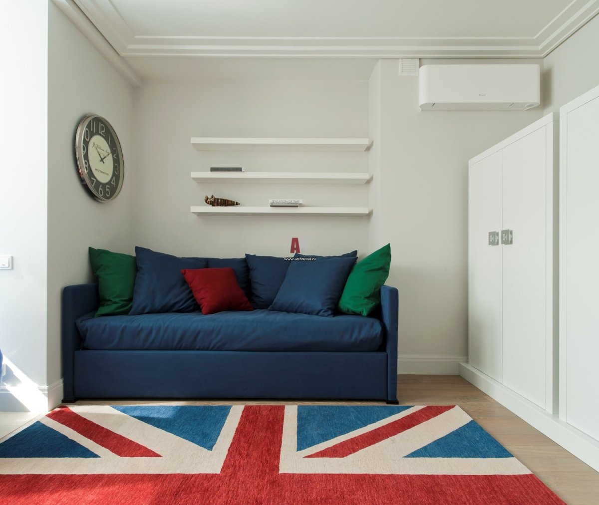 Комната подростка в серых тонах