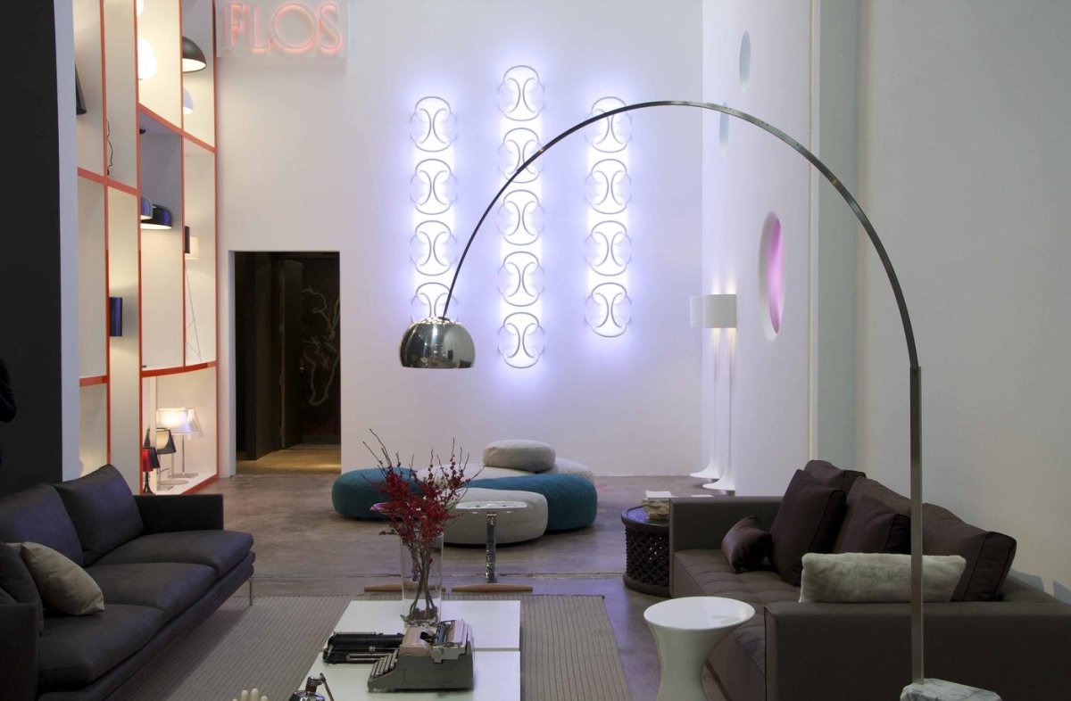 Бра в интерьере гостиной