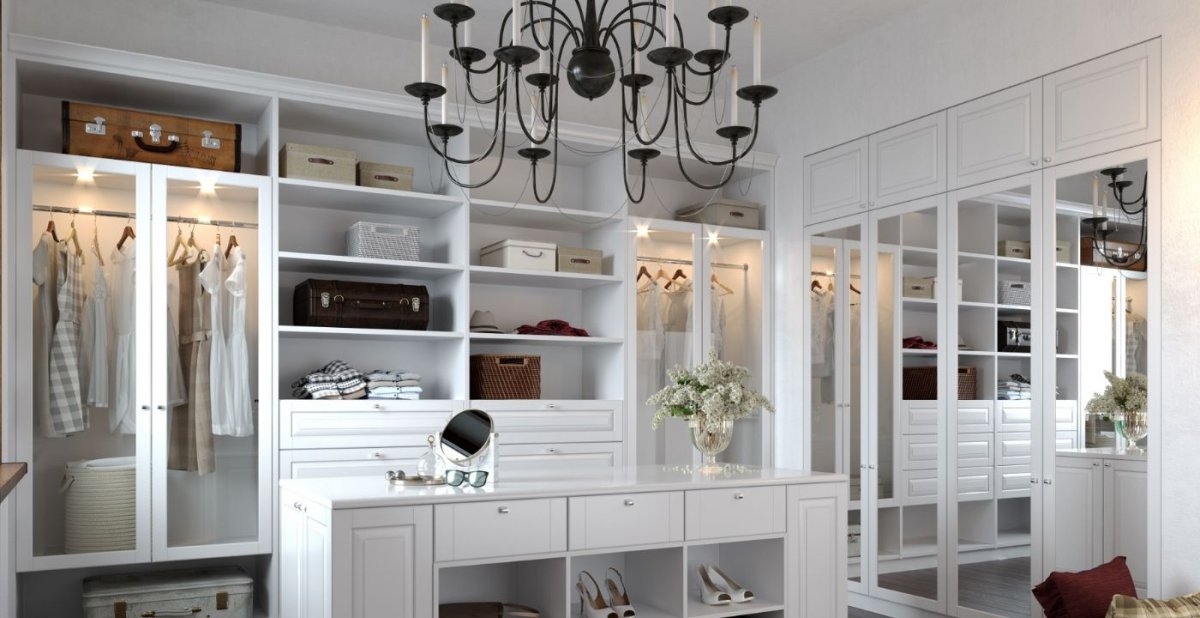 Шкаф с распашными дверями современная классика