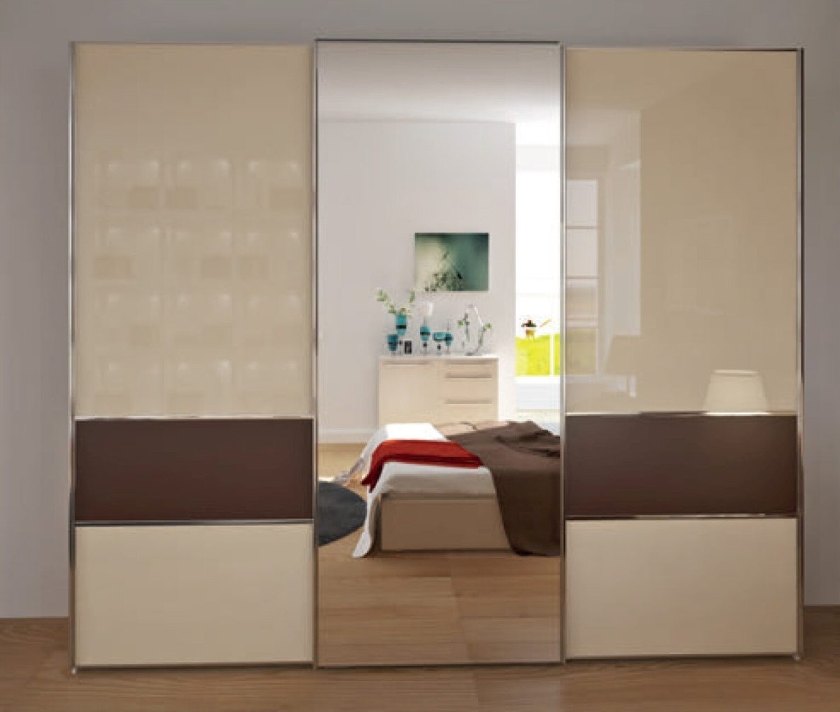 Шкаф купе оклеен обоями