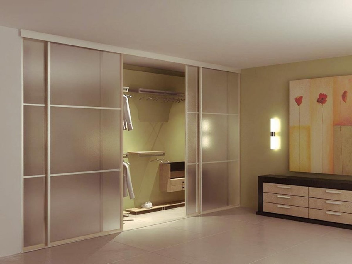 Прихожая со шкафом купе в бежевых тонах