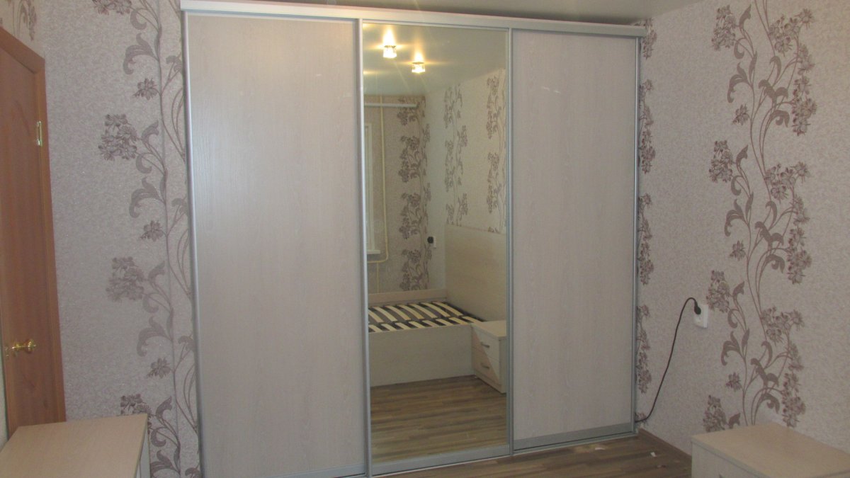 Шкаф купе в неоклассическом стиле