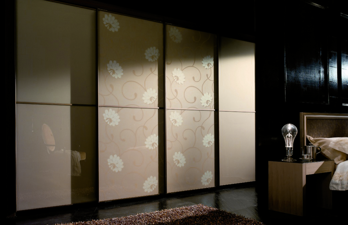 Двери купе бежевые