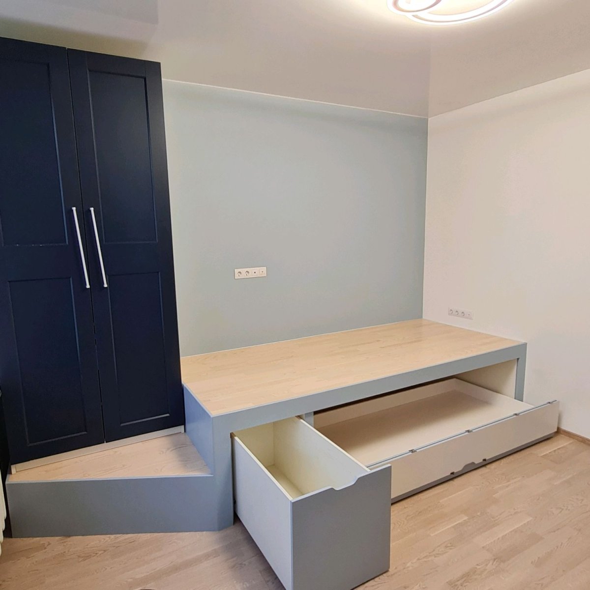 Кровать подиум двуспальная