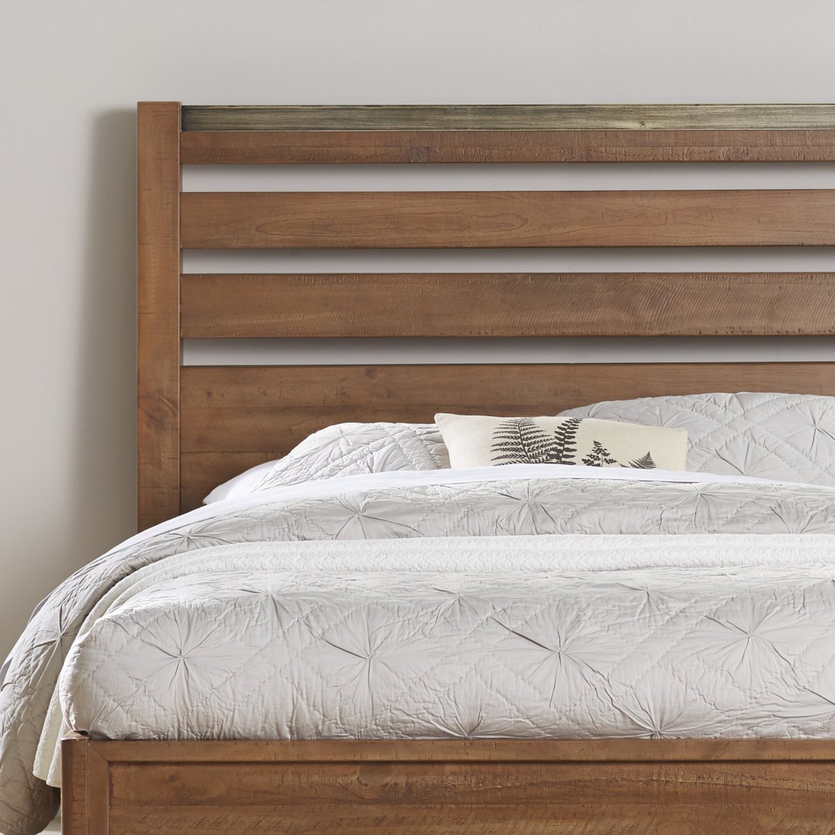 Изголовье кровати из дерева