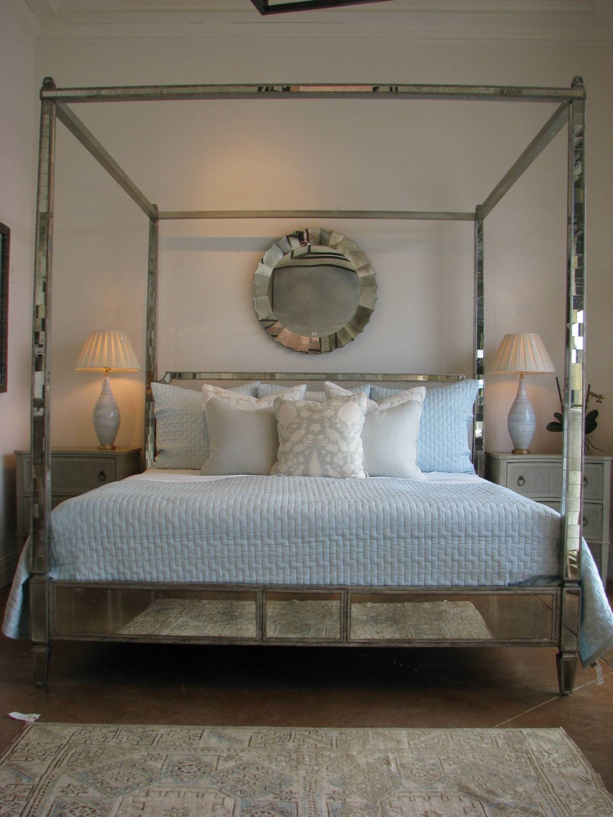 Зеркальная кровать для спальни