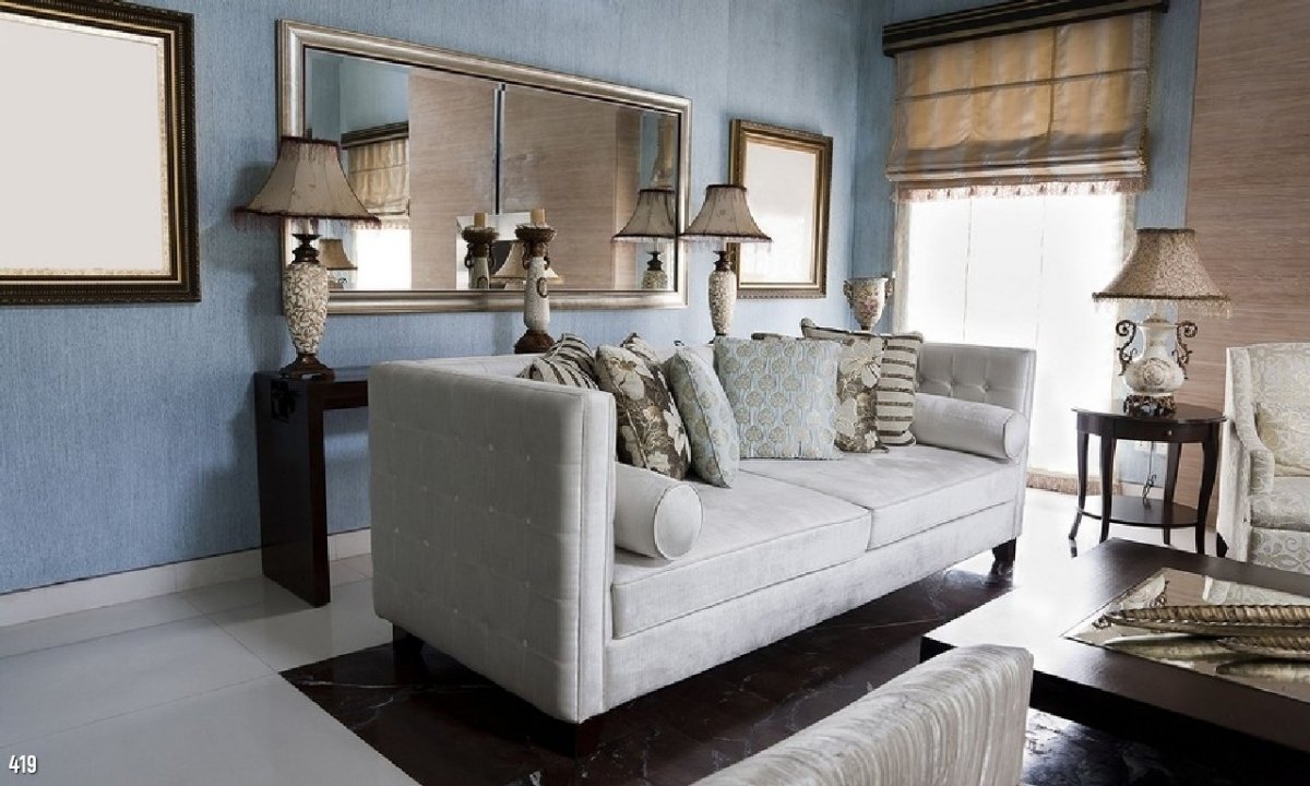 Зеркало над диваном в интерьере