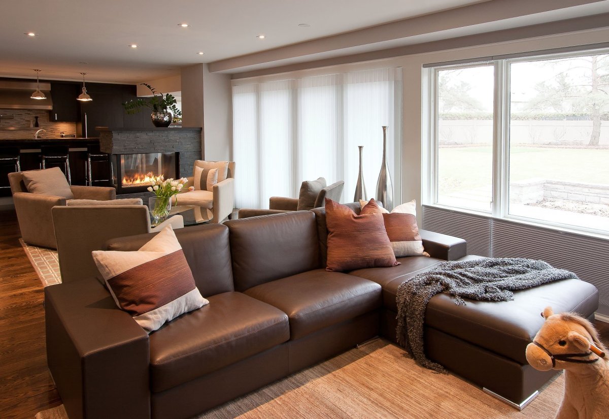 Диван шоколадного цвета