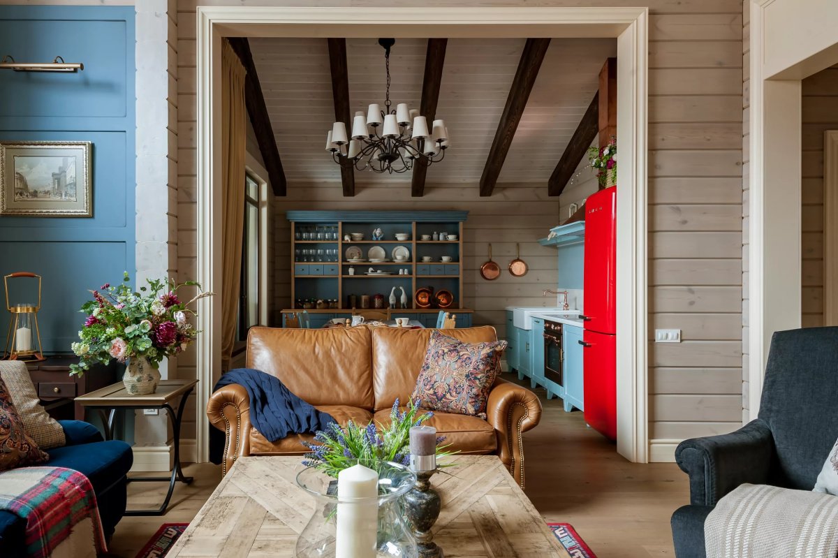 Диван в интерьере загородного дома