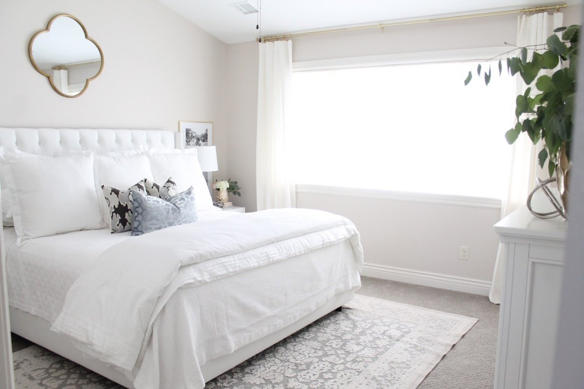 Белый диван в интерьере