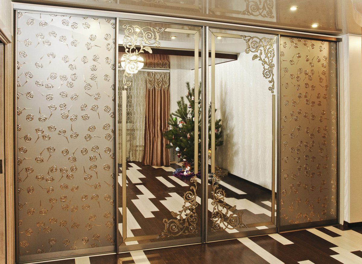 Шкаф-купе в прихожую с фотопечатью