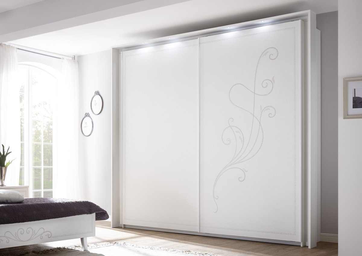 Широкие двери купе