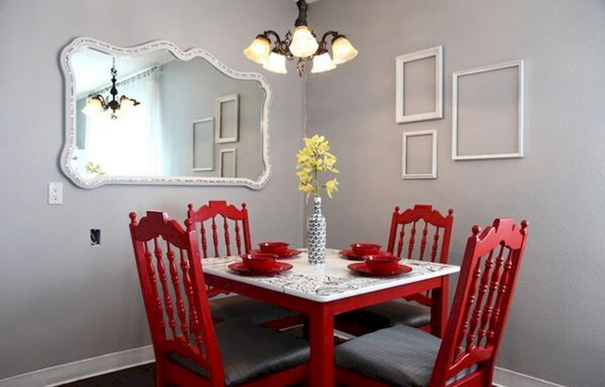 Молдинги в интерьере кухни