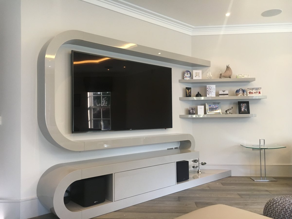 Стенка из гипсокартона в гостиной