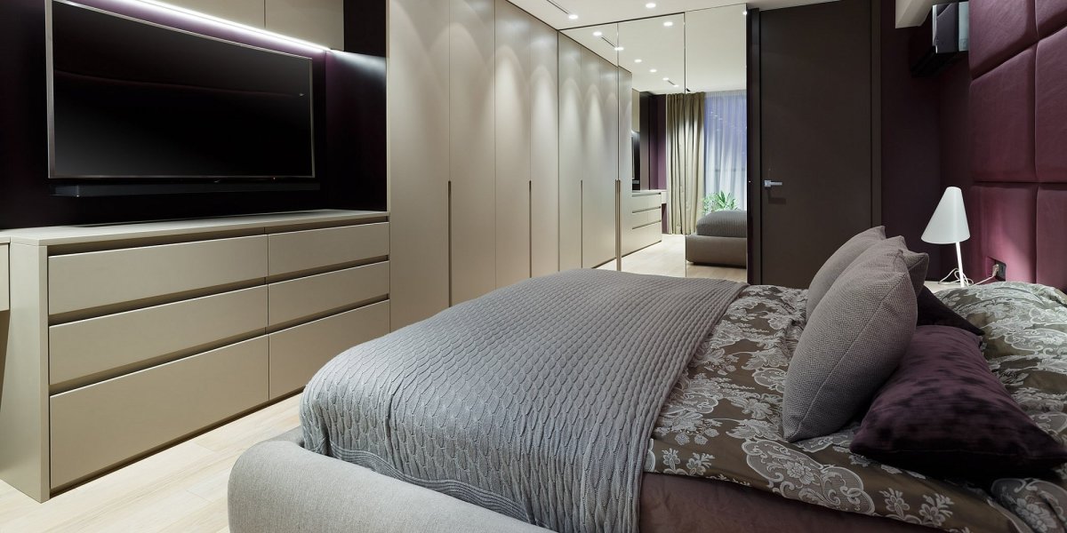 Шкаф с телевизором в спальню