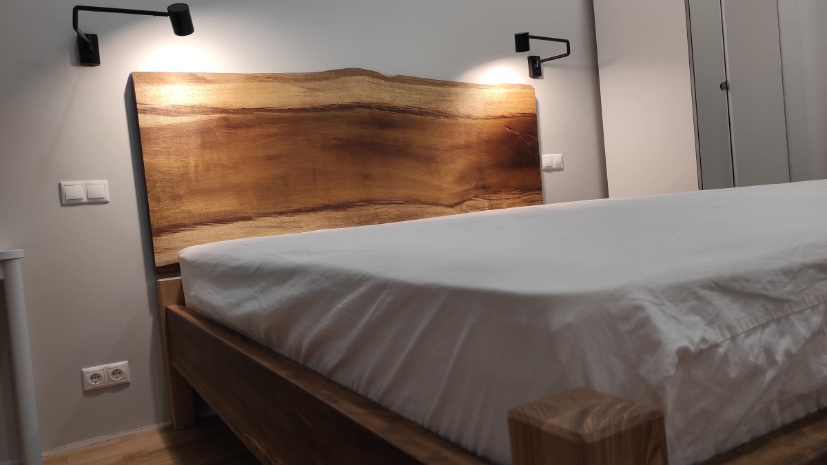 Изголовье кровати из слэба дерева