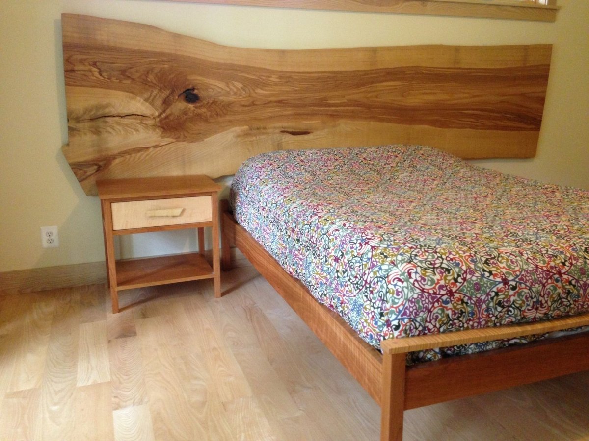 Изголовье кровати из слэба с эпоксидной смолой