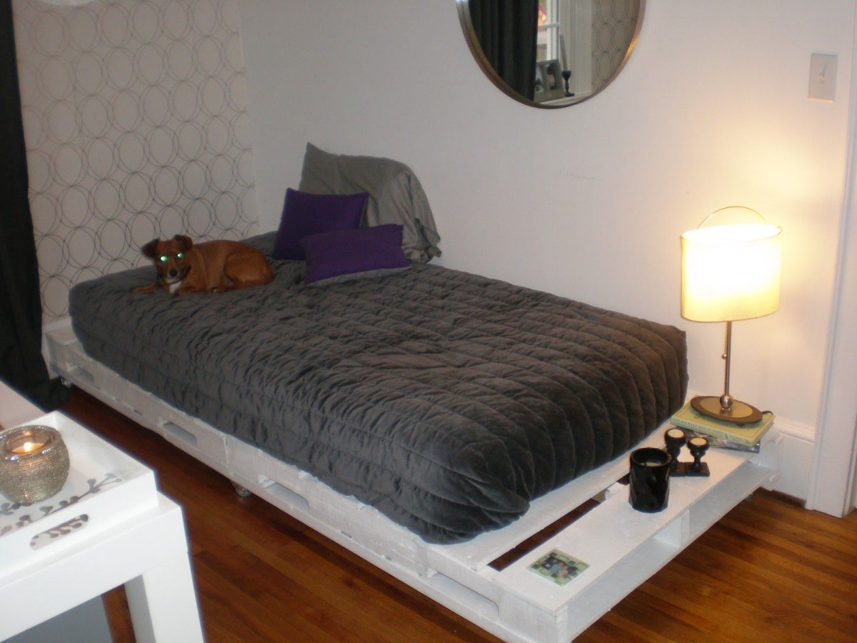 Поддоны обитые ковролином для спальни