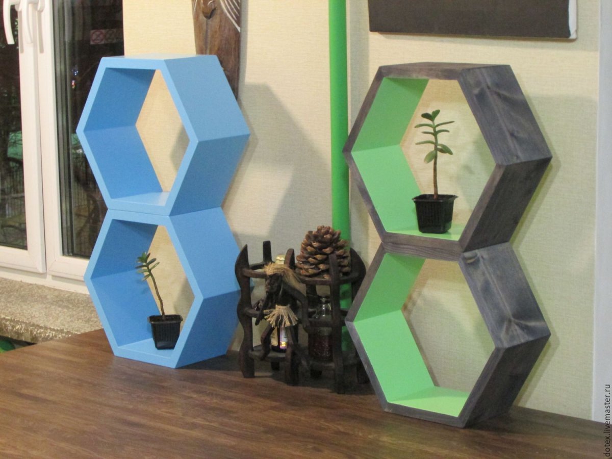 Полки соты на кухне