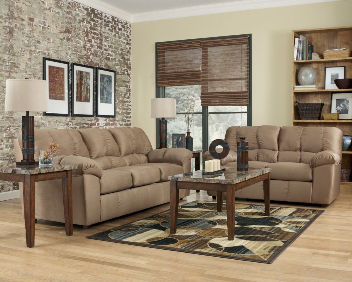 Интерьер с темной мебелью