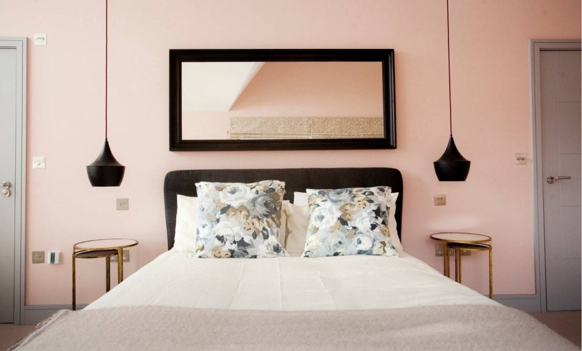 Телевизор в спальне