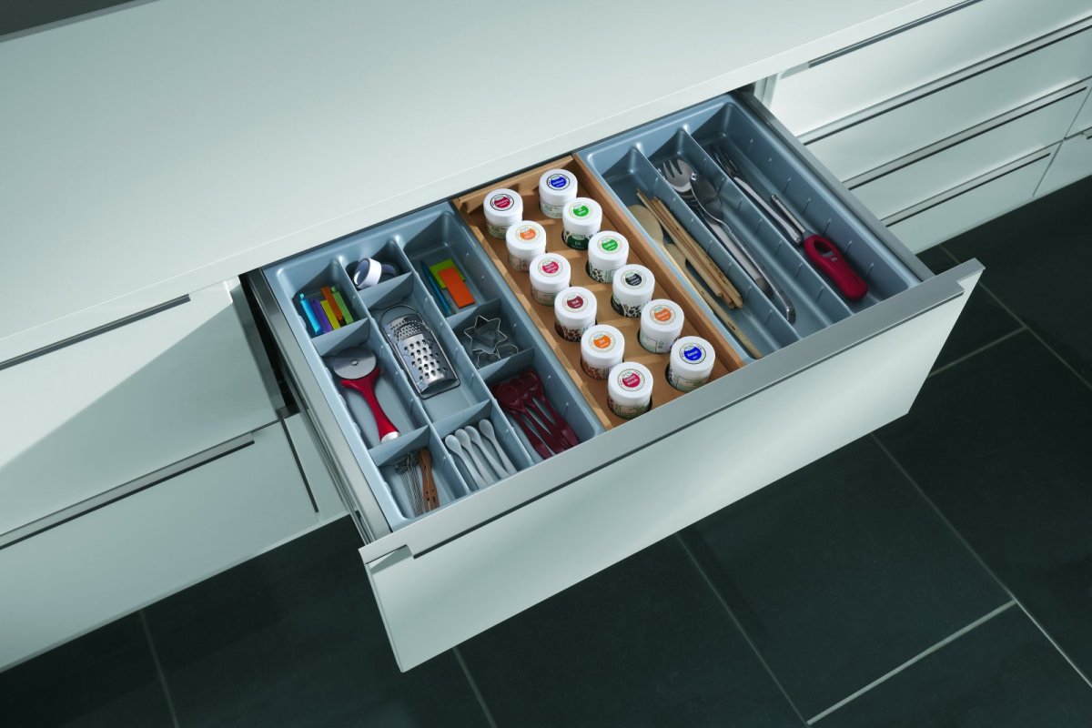 Ящик для столовых приборов под мойкой