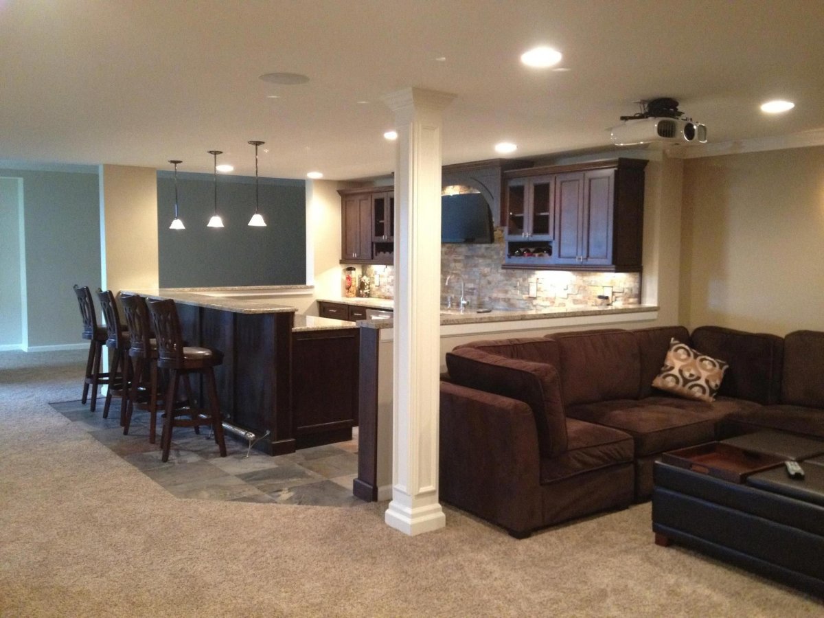 Барная стойка в цоколе