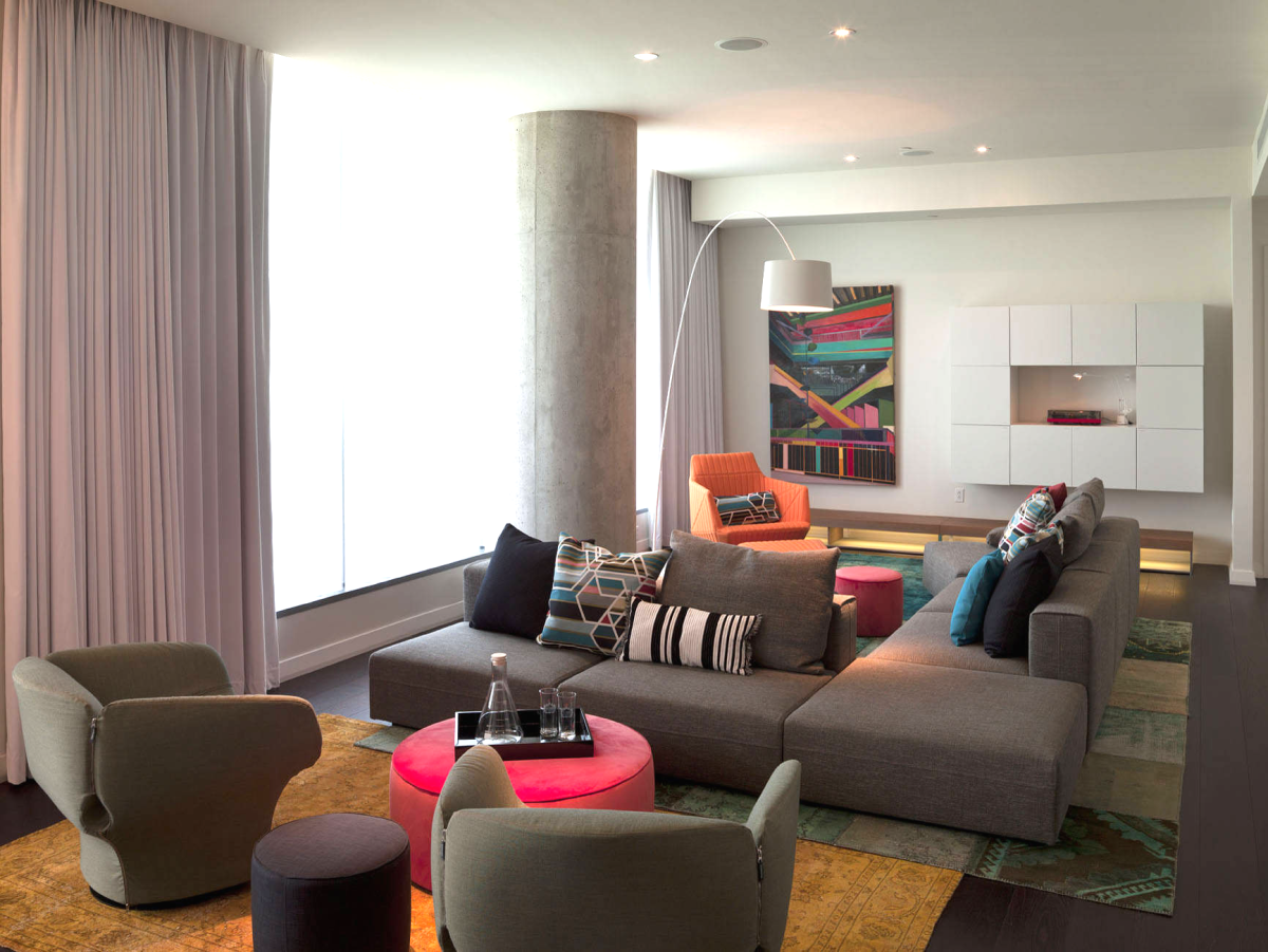 Кухня гостиная с большим диваном