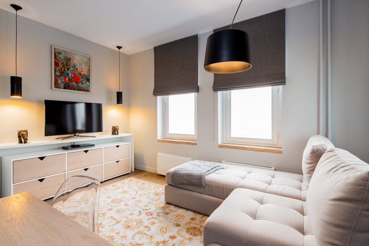 Комната с диваном и телевизором