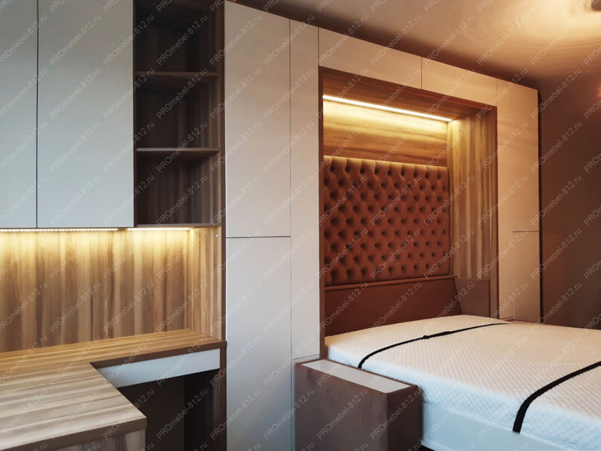 Шкаф в изголовье кровати