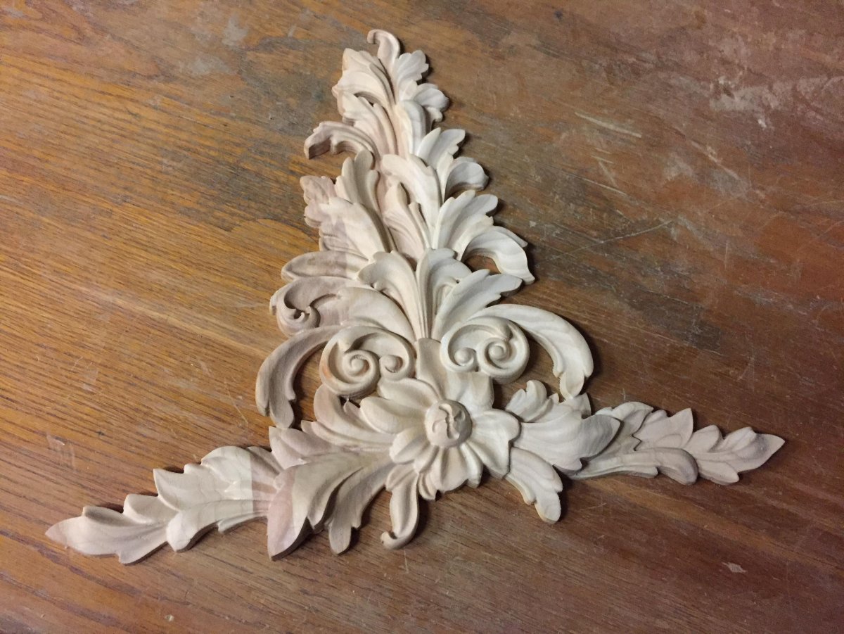 Вертикальный резной декор