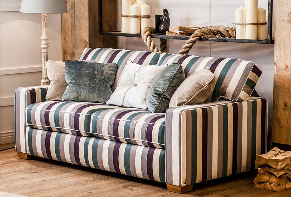 Диван в полоску