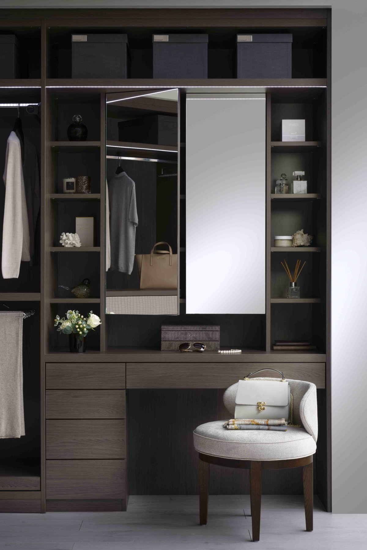 Встроенный туалетный столик