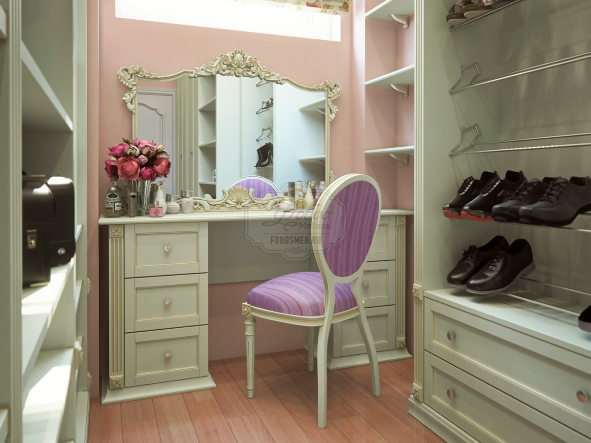 Туалетный столик