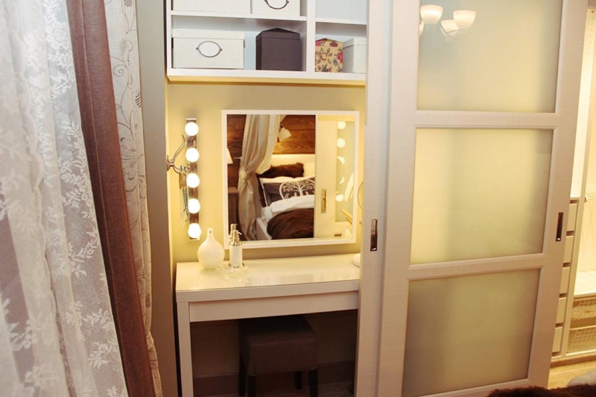 Встроенный туалетный столик