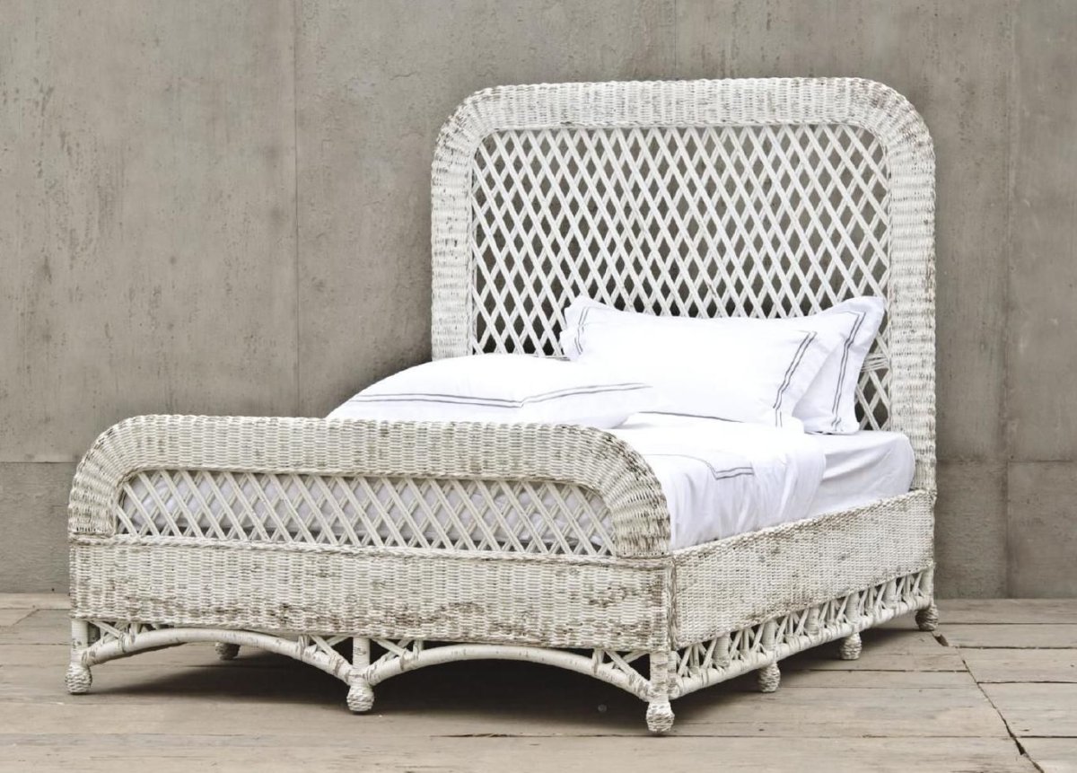 Кровать с перекрестием