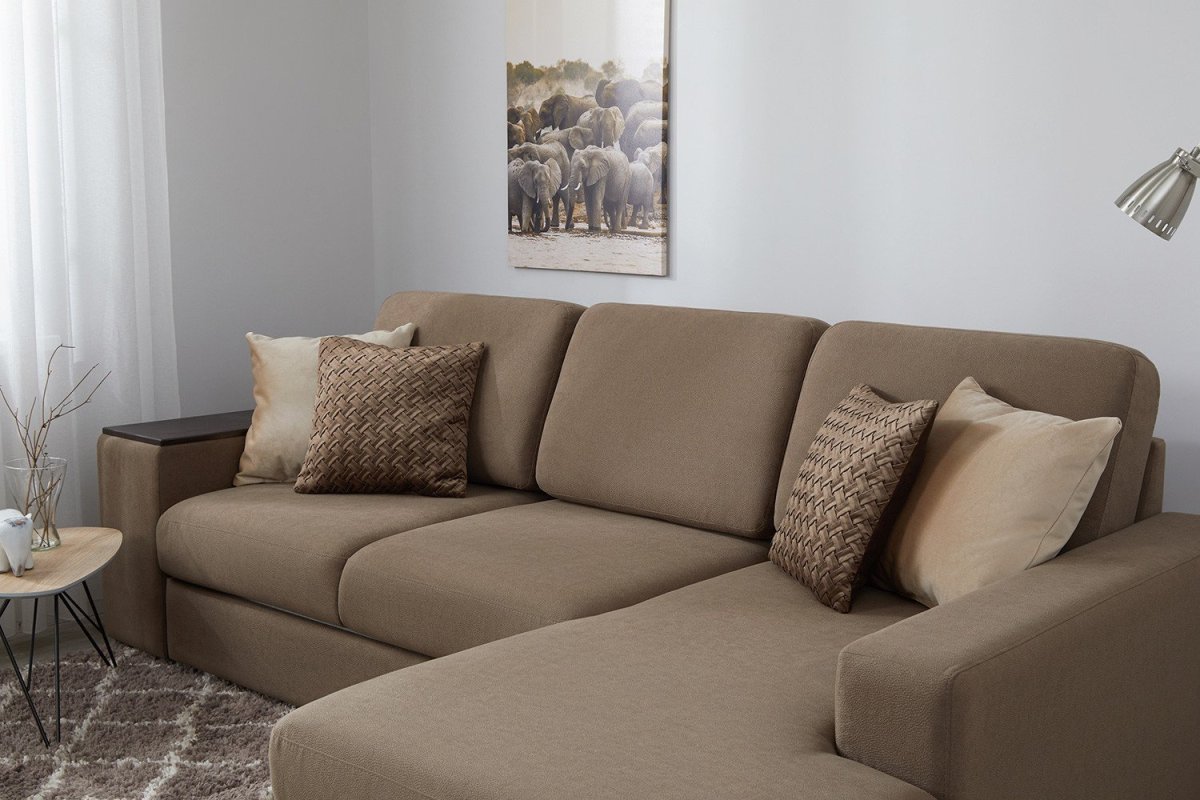 Диван цвета капучино