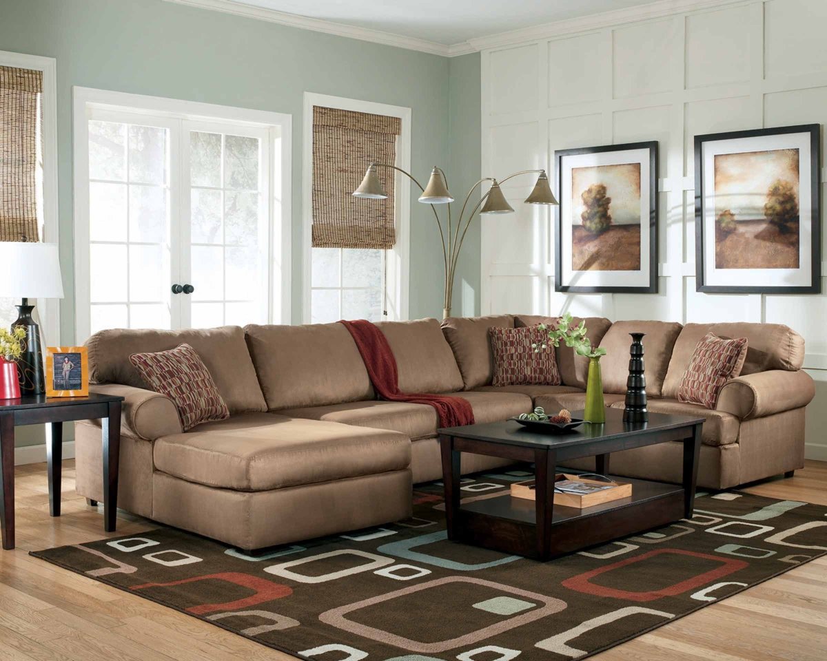 Гостиная с двумя диванами