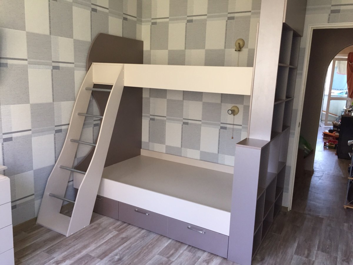 Кровать двухъярусная детская с лестницей и шкафом