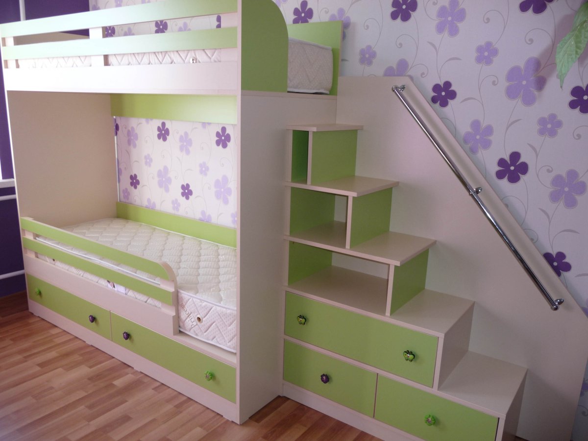 Кровать со ступеньками