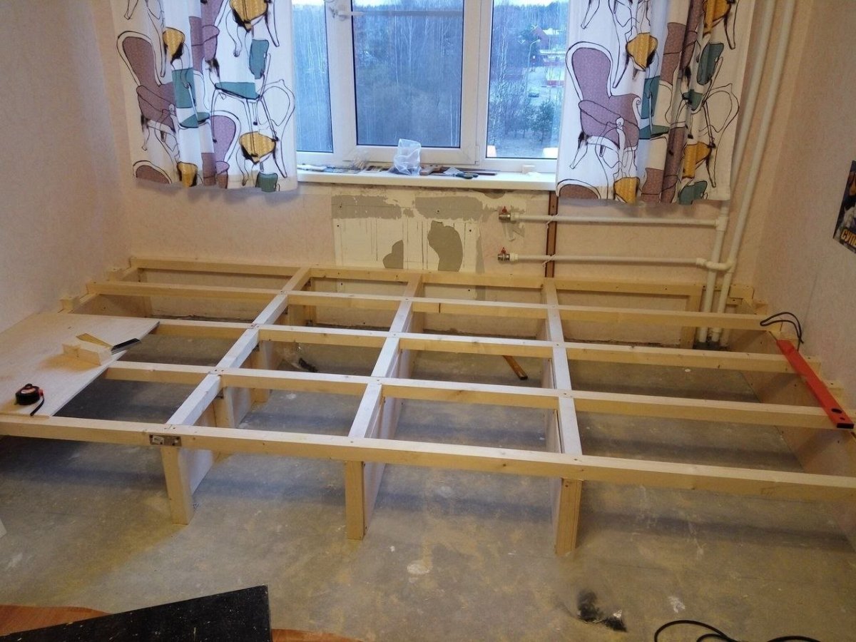 Подиум кровать в спальне