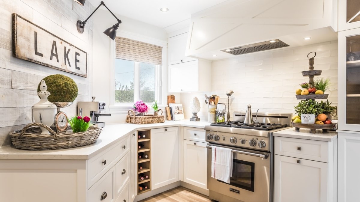 Кухня без навесных шкафов Прованс