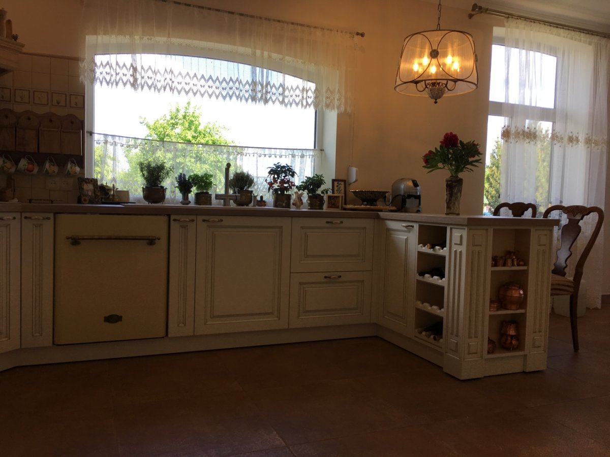 Кухонный гарнитур без верхних шкафов