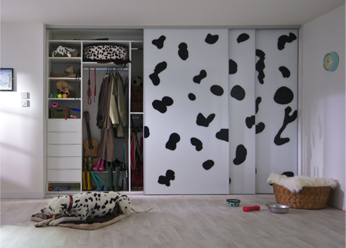 Двери в интерьере экостиль