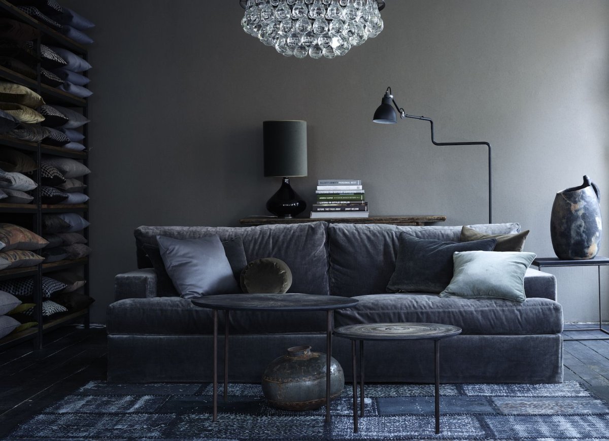 Серый велюровый диван