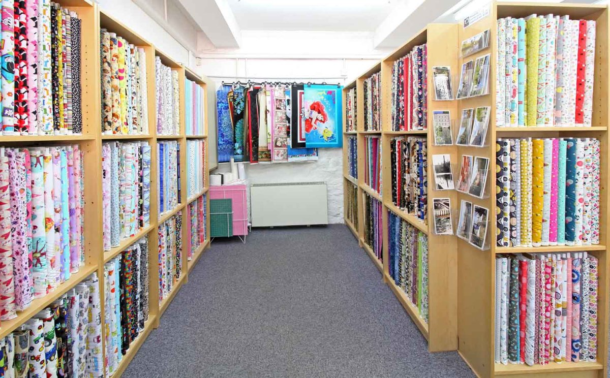 Витрины для магазина тканей и фурнитуры