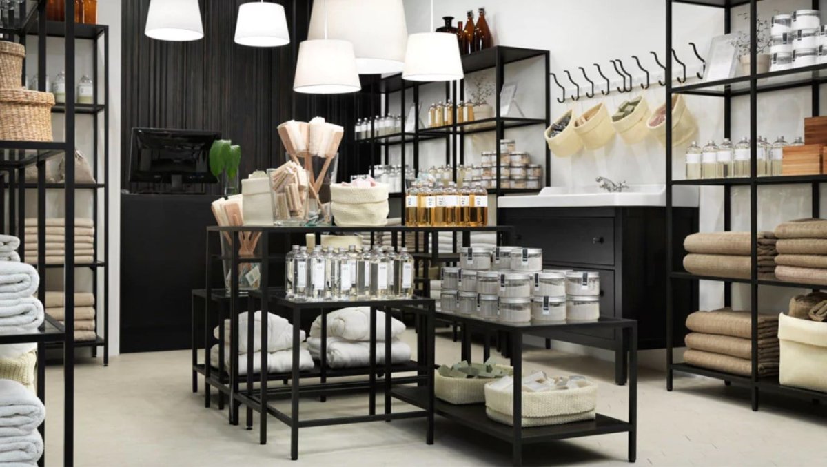 Необычные полки в магазине