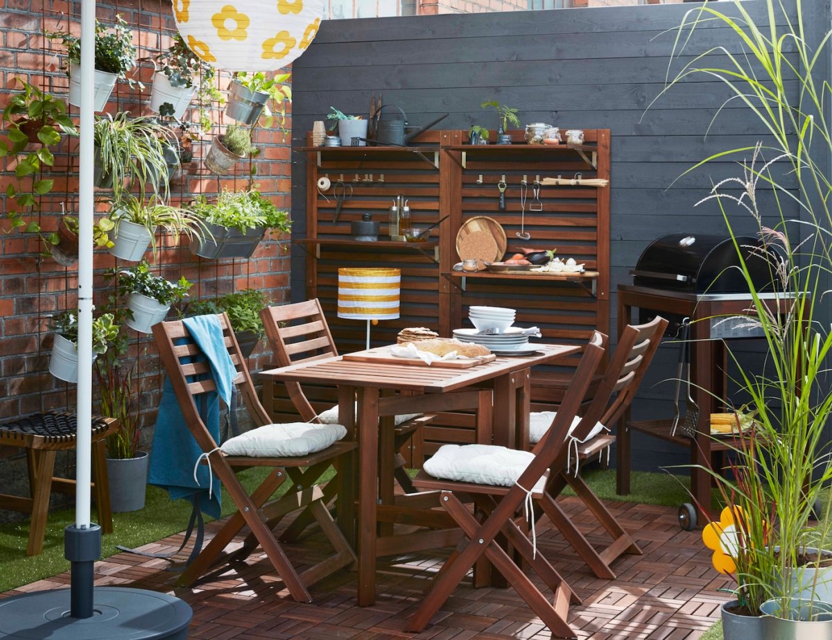 Стол АСКХОЛЬМЕН икеа на балконе