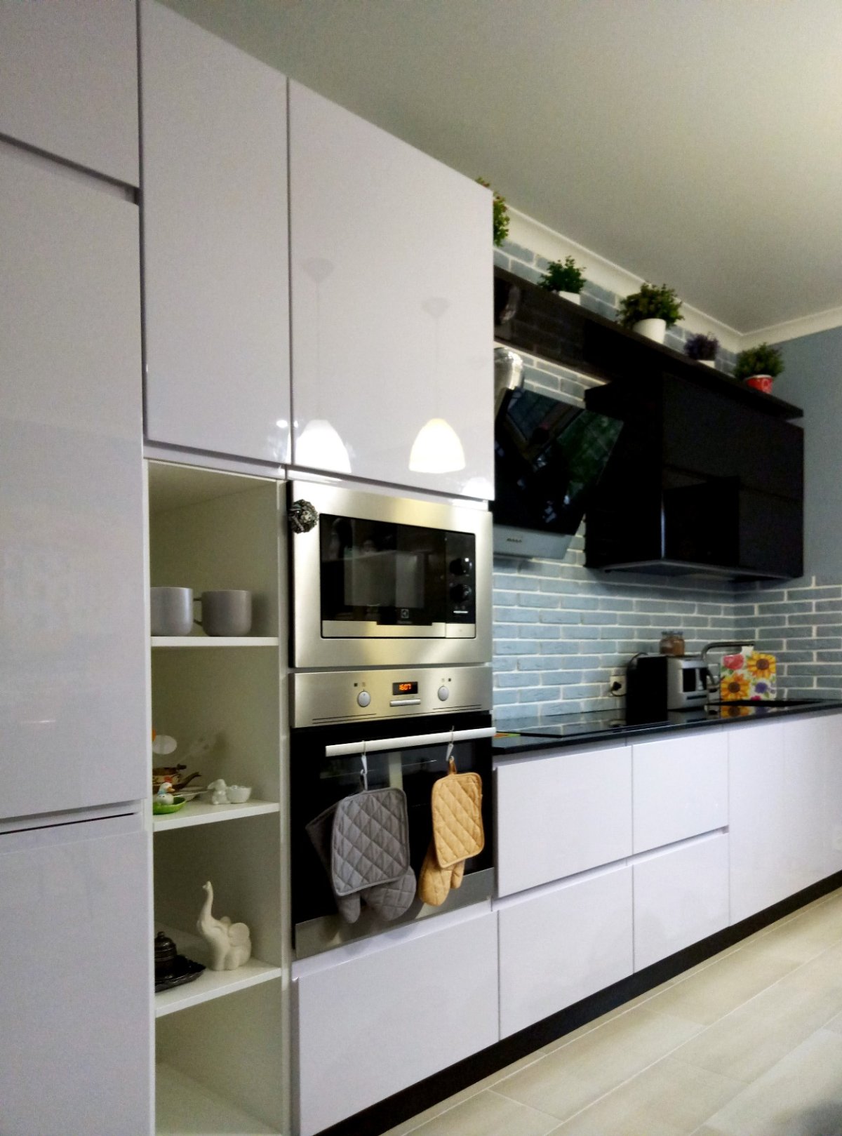 Кухонный гарнитур без ручек