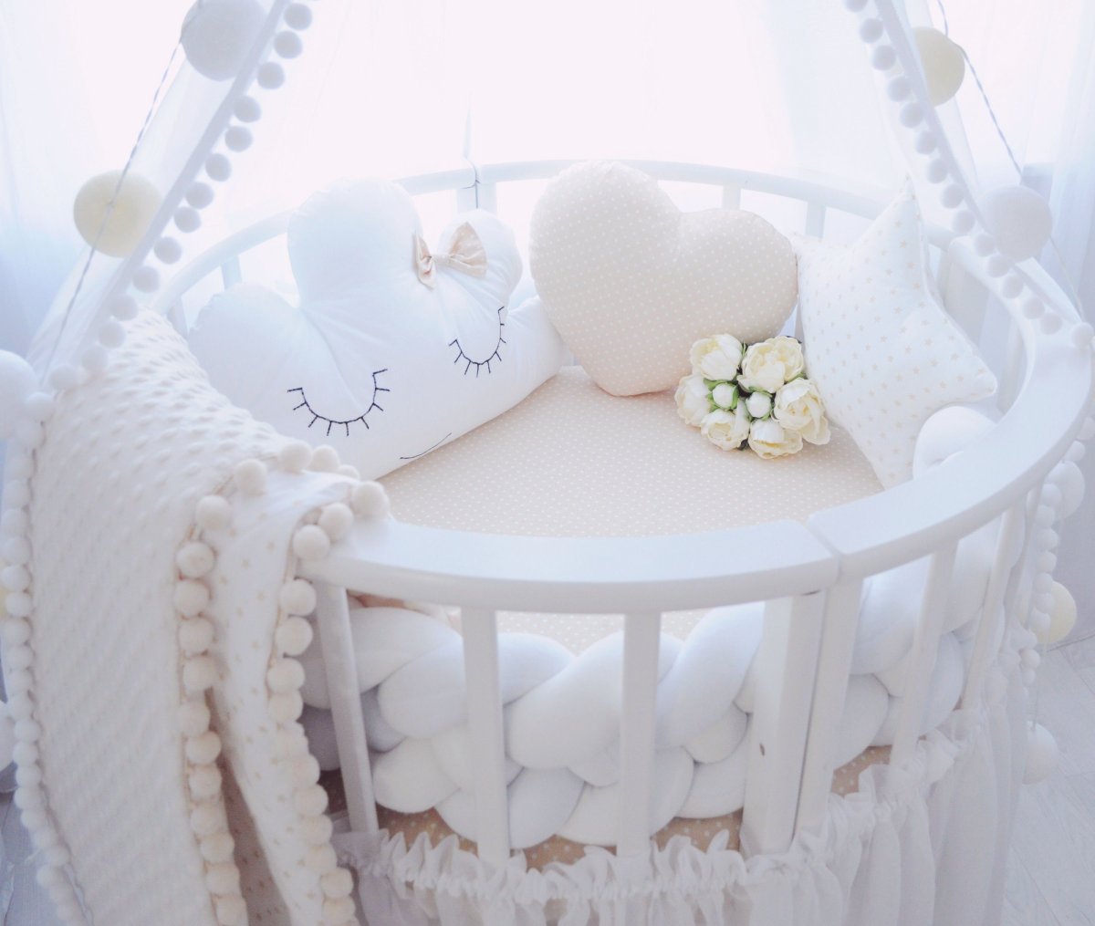 Косичка в кроватку для новорожденных
